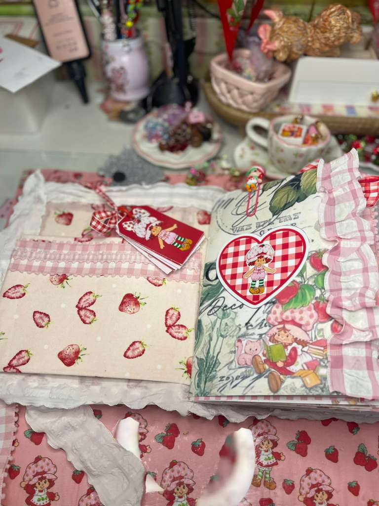 Spread with heart embellishment and strawberry pockets