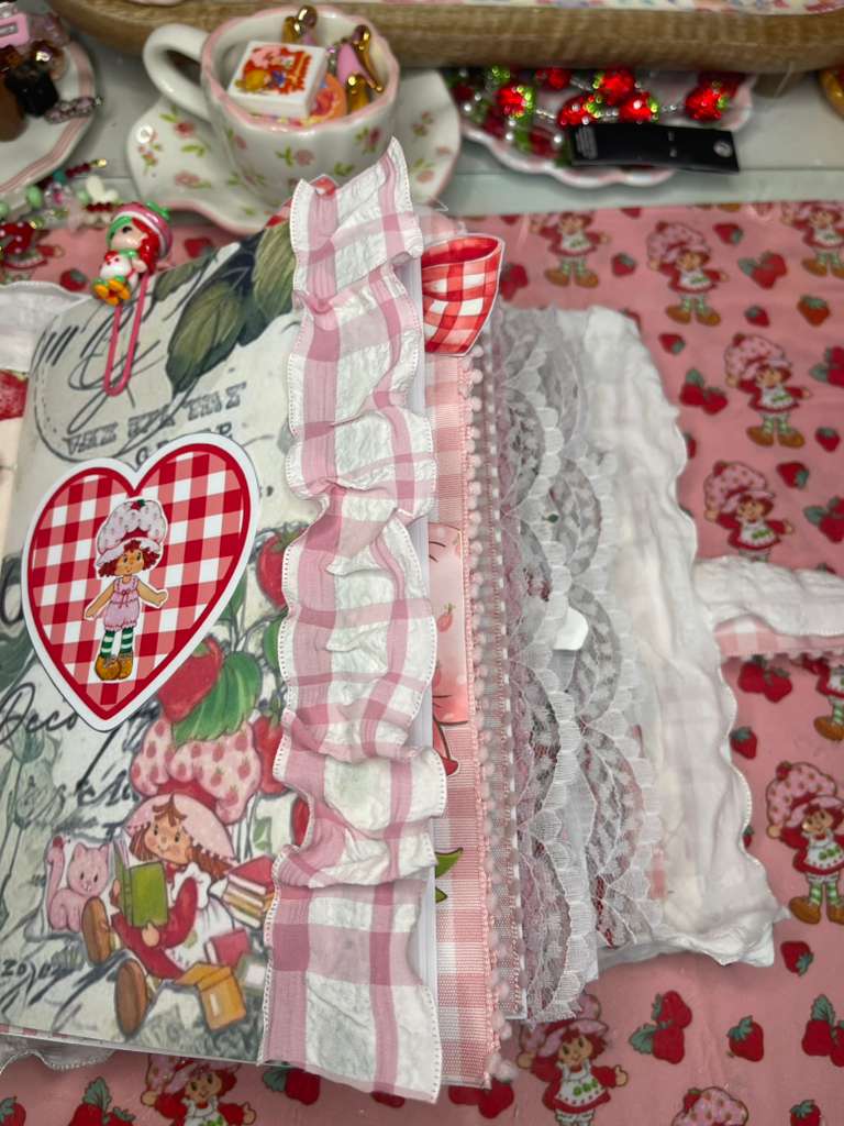 Spread with lace details